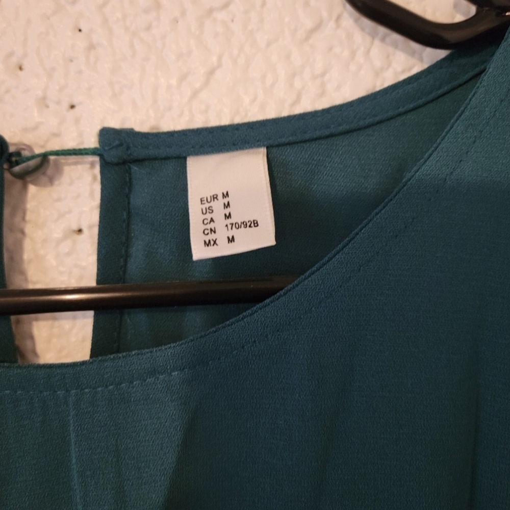 Green Dress - Picture 3 of 6